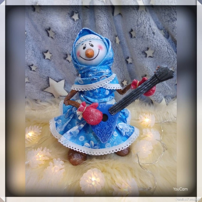 Снеговушечка с балалайкой