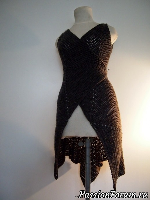 Платье-конструктор крючком из бабушкиных квадратов от дизайнера VIRPI MARJAANA SIIRA