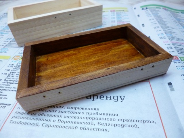 Морилка неводная имеет сильный запах,но очень быстро высыхает...Первый слой 2-3 минуты. Морилка неводная имеет сильный запах,но очень быстро высыхает...Первый слой 2-3 минуты.