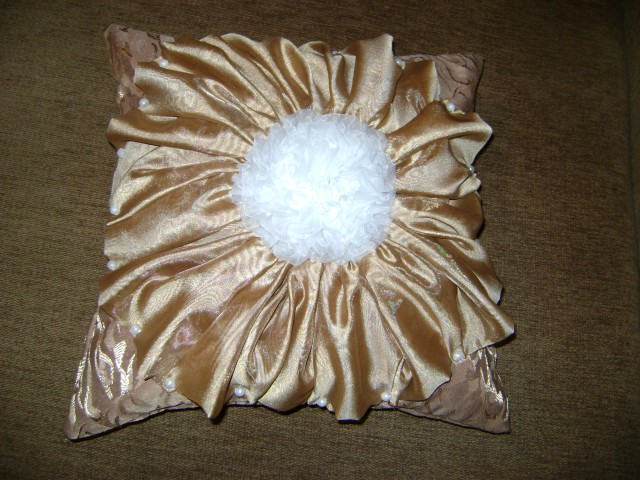 Подушки из остатков ткани от пошива штор, утилизация)))