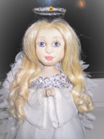 Ангел Мира, - текстильная кукла.
