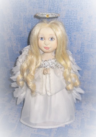 Ангел Мира, - текстильная кукла.