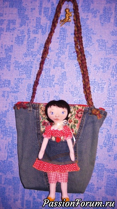 Кукла в сумке.