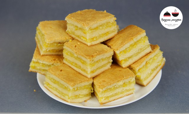 Пирожное с лимонно-апельсиновой начинкой