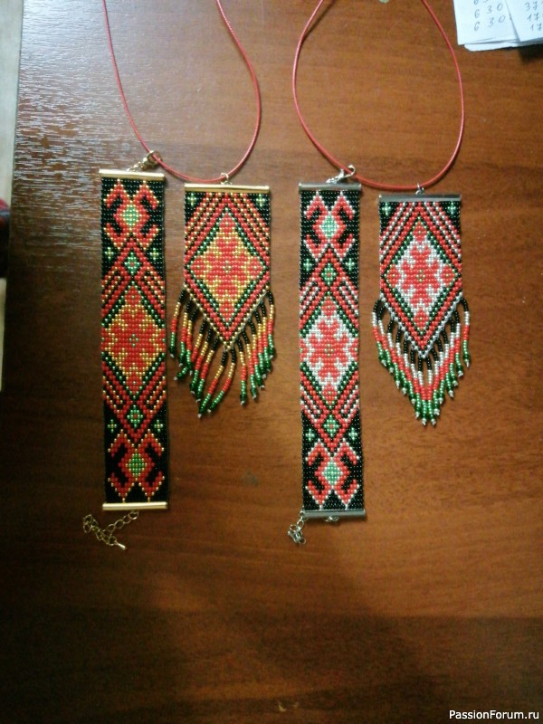 Украшения из бисера.