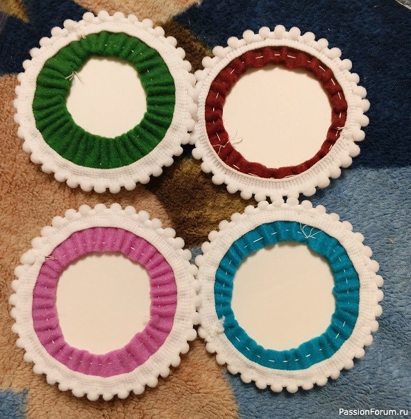 Лошадки-подвесы на ёлочку.