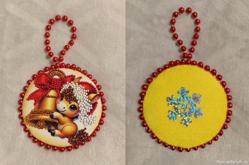 Лошадки-подвесы на ёлочку.