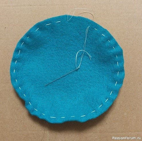 Лошадки-подвесы на ёлочку.