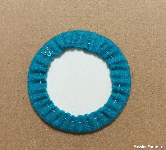 Лошадки-подвесы на ёлочку.