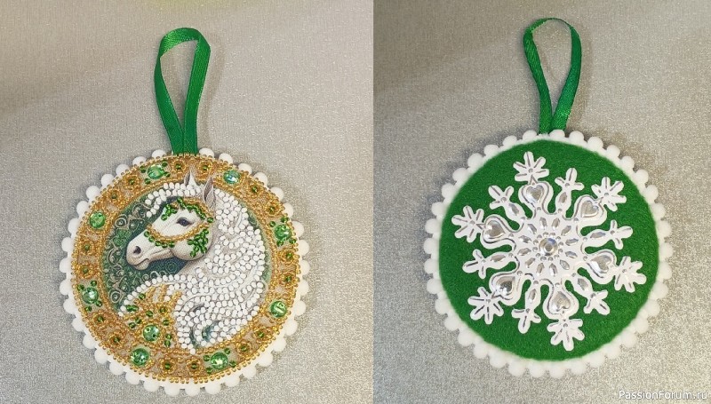 Лошадки-подвесы на ёлочку.