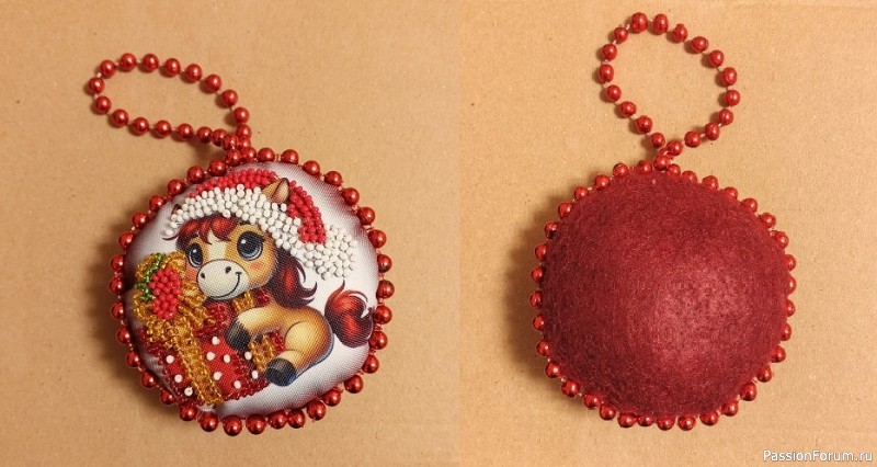 Лошадки-подвесы на ёлочку.