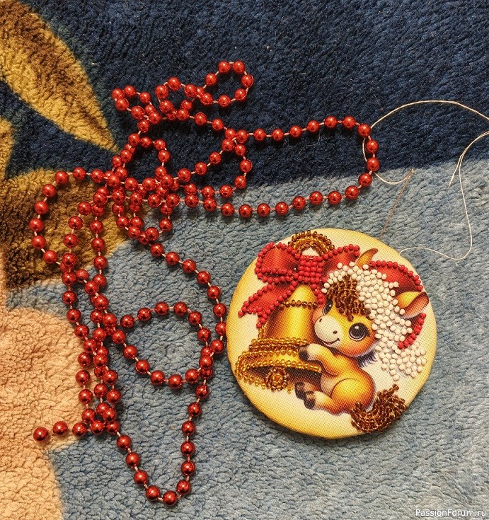 Лошадки-подвесы на ёлочку.