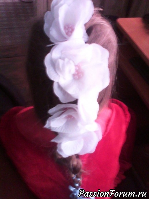Ленты в косы с цветами.