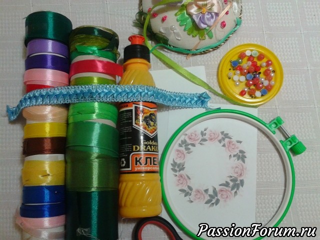 для работы мне нужны ленты, переводная картинка, тесьма, иглы, клей, ножницы, полубусины, шелковая нитка для работы мне нужны ленты, переводная картинка, тесьма, иглы, клей, ножницы, полубусины, шелковая нитка