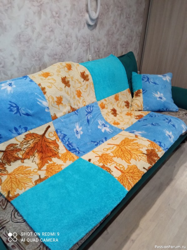 Махровые плед и подушка