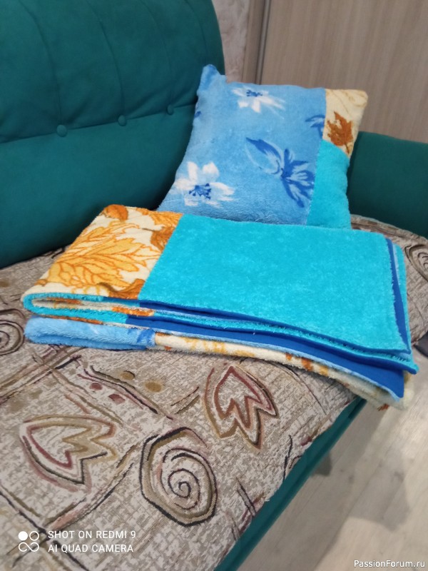 Махровые плед и подушка