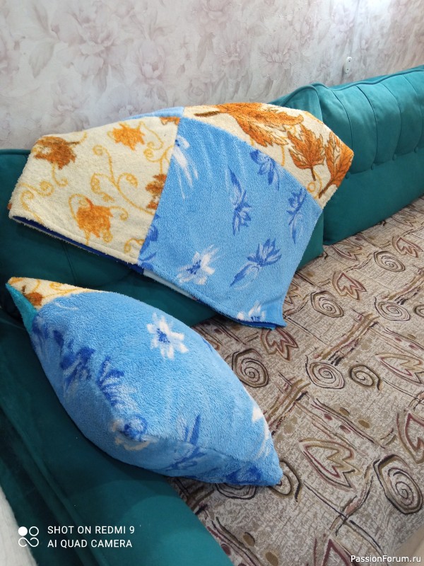 Махровые плед и подушка