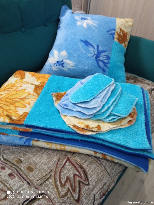 Махровые плед и подушка