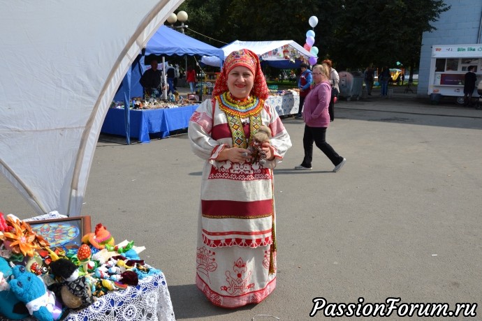 Вот, они наши русские красавицы. Костюмы сами шьем. Вот, они наши русские красавицы. Костюмы сами шьем.