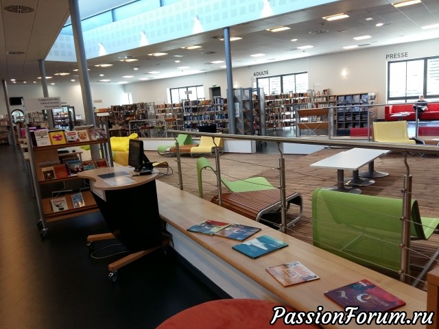 То, что мне нравится во Франции - это библиотеки. Мой кусочек Лазурного берега.