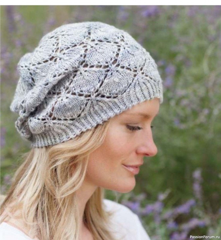Шапка с ажурным узором и объемным декоративным элементом. Схема