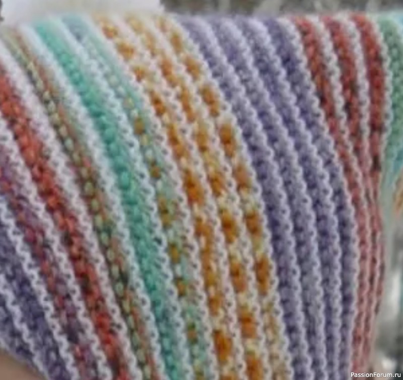 Яркие шапочка и шарфик спицами