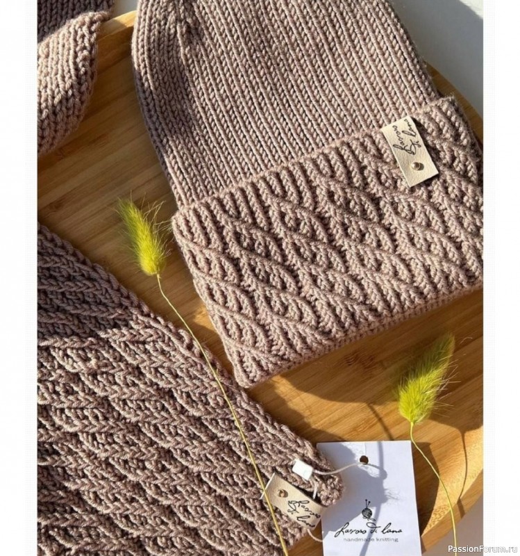 Красивая шапочка спицами с описанием