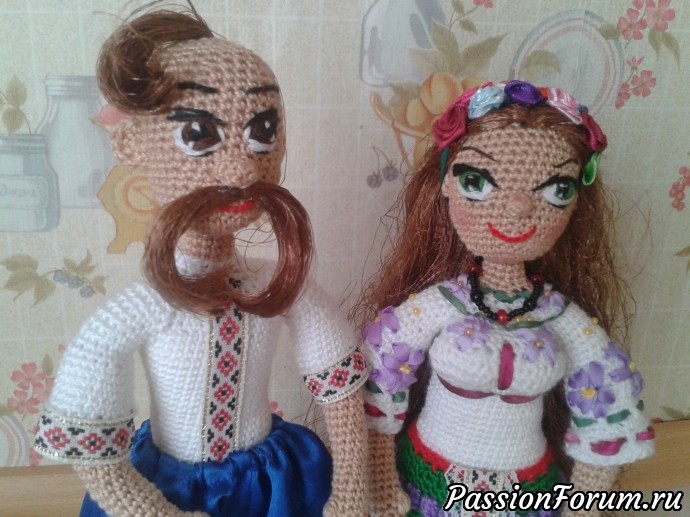 Вязанные куклы в народных костюмах