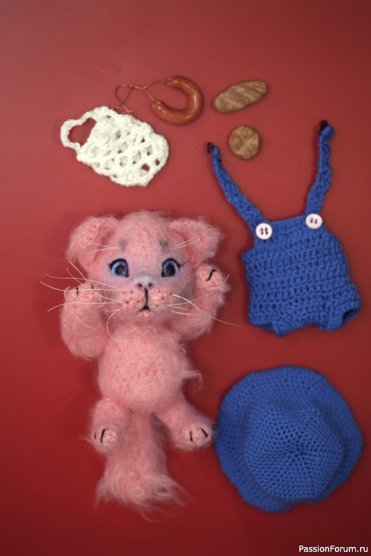 Котик с продуктами