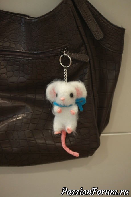 Брелок для сумки мышонок с бантиком