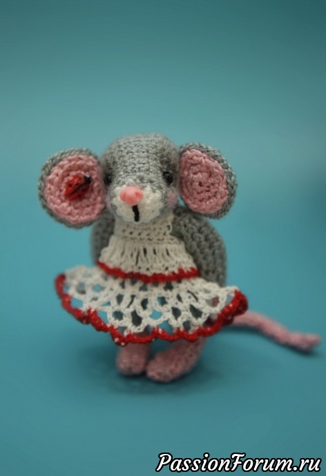 Мышонок в платьице