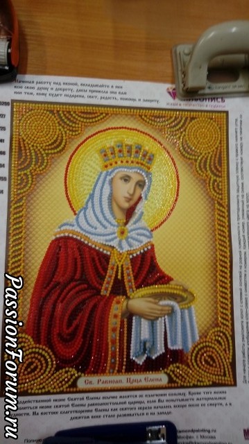 |
Следующей стала именная иконка для меня(21*28). (Прошу прощения, она еще не до конца оформлена. Осталось найти красивую рамочку для нее).
Здесь частичная выкладка. Лик, руки фон - это все рисунок нанесенный на полотно. остальная часть выкладывается по ранее заданному контуру круглыми стразами. И здесь тоже маленький секрет. При выкладке круглыми стразами нужно попадать в четко отмеченный контур рисунка, иначе - работа кажется не аккуратной и руки тянутся ее переделать. |
Следующей стала именная иконка для меня(21*28). (Прошу прощения, она еще не до конца оформлена. Осталось найти красивую рамочку для нее).
Здесь частичная выкладка. Лик, руки фон - это все рисунок нанесенный на полотно. остальная часть выкладывается по ранее заданному контуру круглыми стразами. И здесь тоже маленький секрет. При выкладке круглыми стразами нужно попадать в четко отмеченный контур рисунка, иначе - работа кажется не аккуратной и руки тянутся ее переделать.