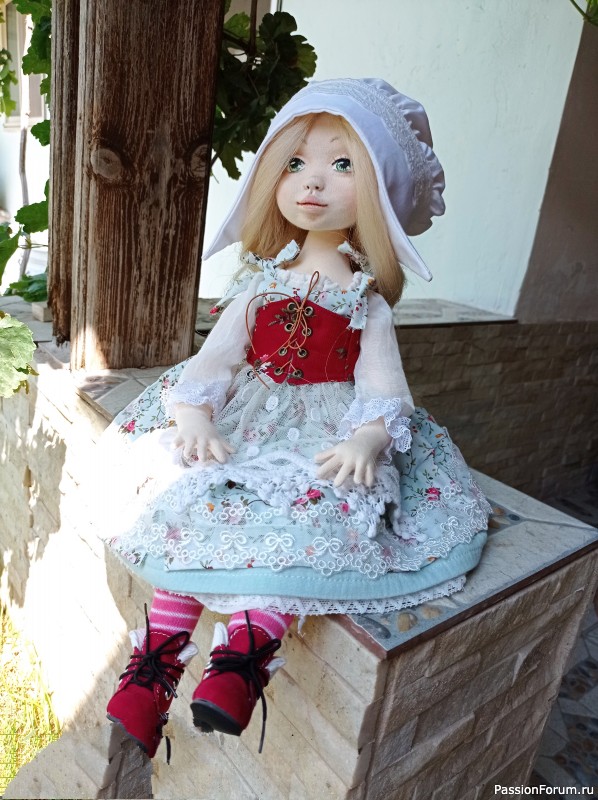 Текстильная кукла ручной работы Мишель