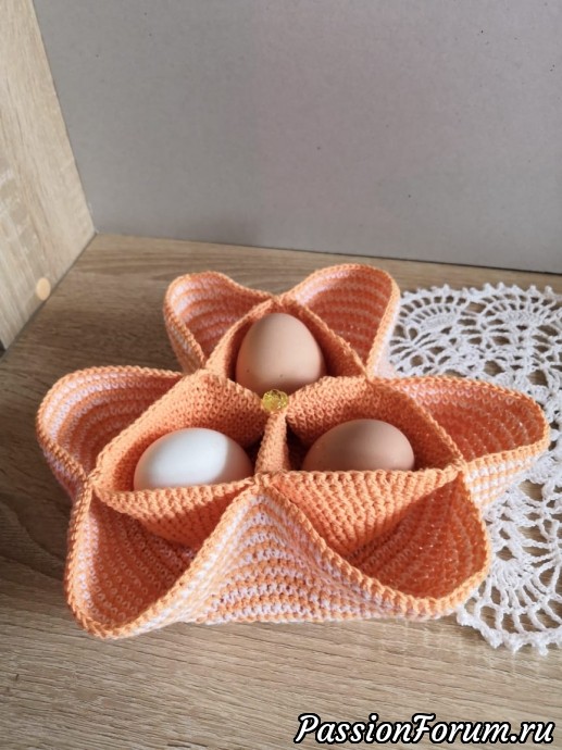 Подставка для пасхальных яиц.