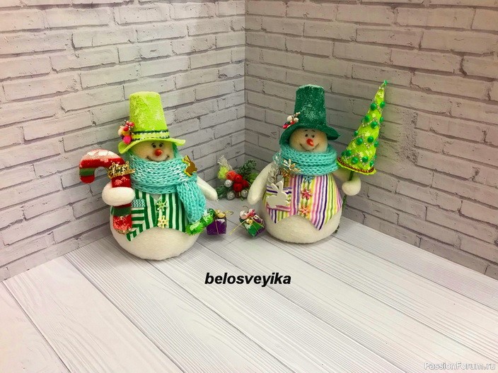 Снеговики с подарками