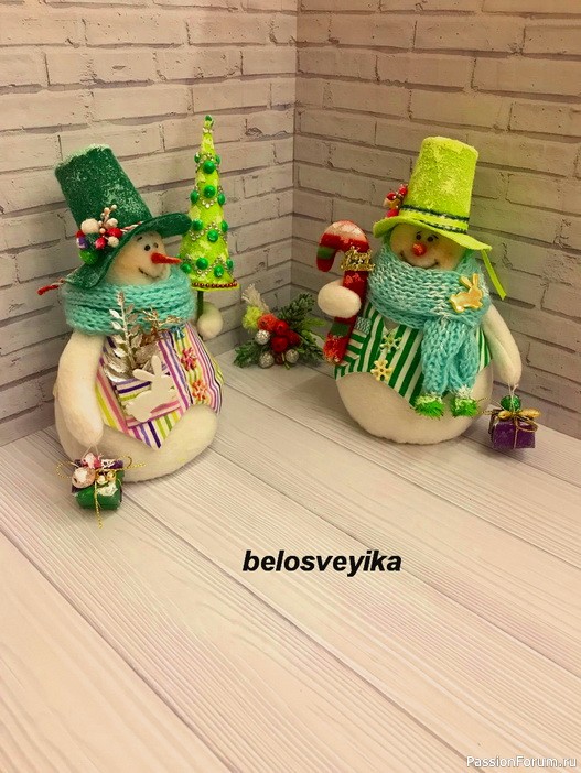 Снеговики с подарками