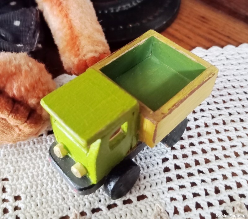 Мишка с машинкой