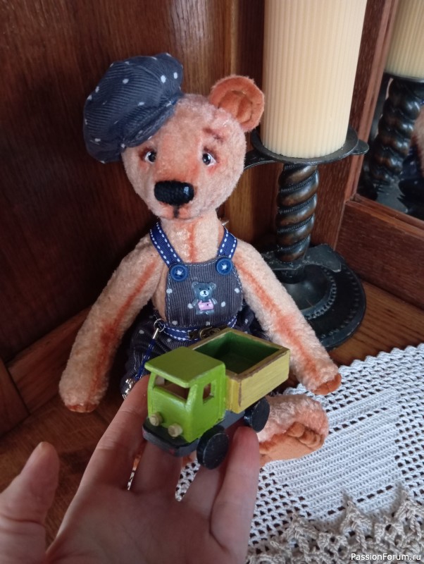 Мишка с машинкой