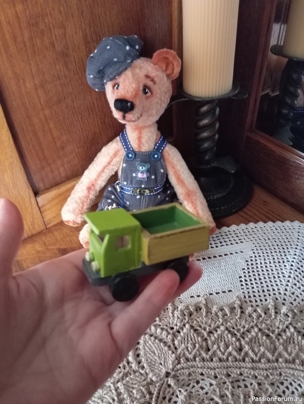 Мишка с машинкой