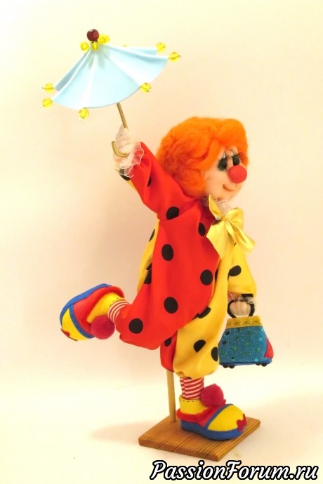 Клоун с зонтиком