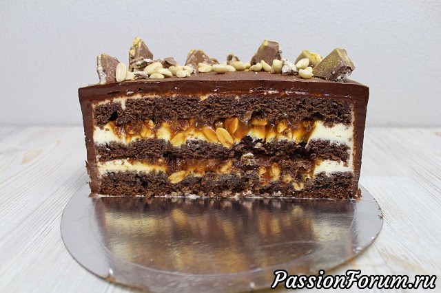 Шоколадно-ореховый торт «Сникерс»