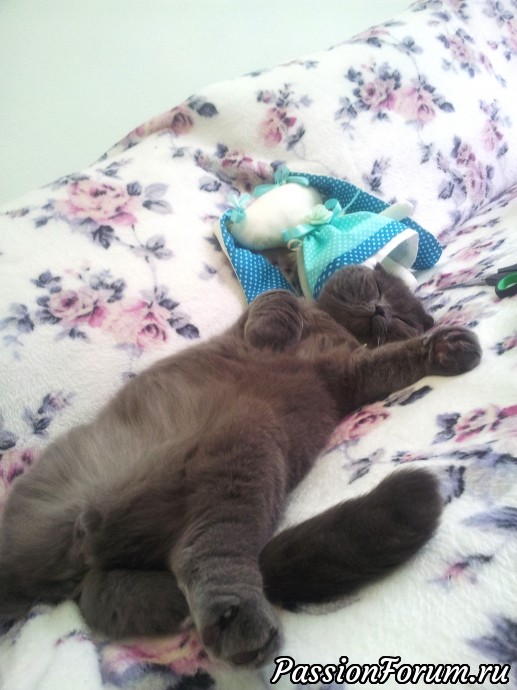 И снова мои кото- подушки. Ну а куда ж без них? )))