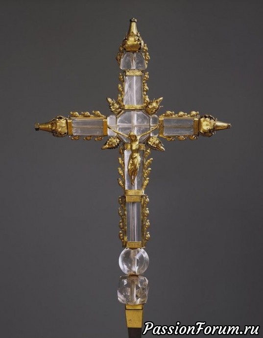Христианская символика (крест) в ювелирных украшениях со всего мира.