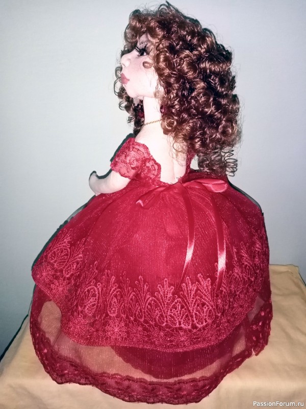 Кукла-грелка на чайник Ольга