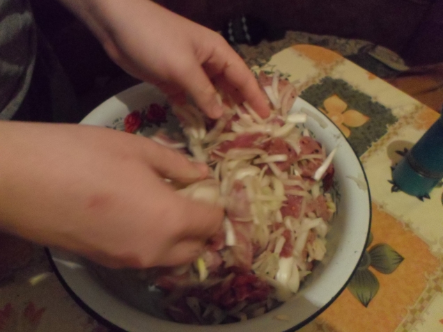 Ужин, который приготовил Кирилл. Мясо в луковом соусе с картофельным пюре.