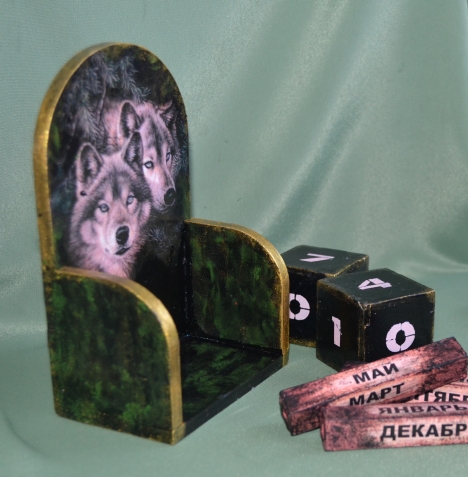 Вечный календарь "Волки"