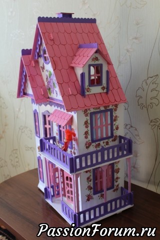 Кукольный домик для внучки и цветочной феечки.