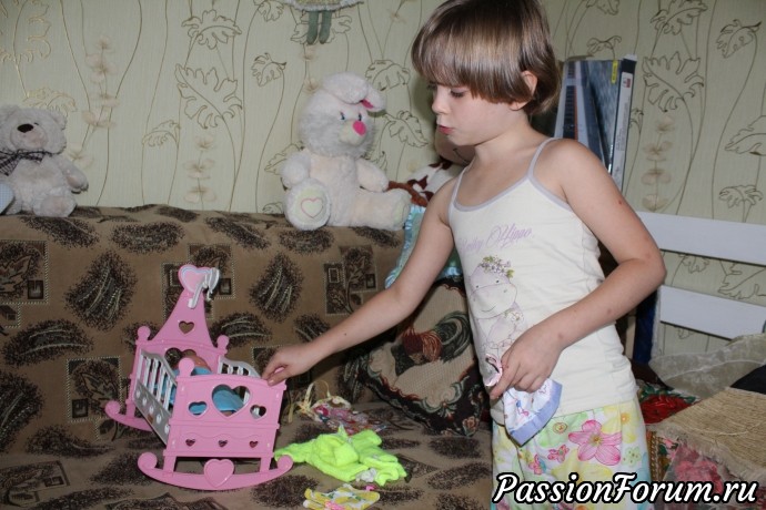 Крючки в прописи написали, почитали и началась игра! Данилу прекрасно подошла колыбелька и он перемерял все свои наряды! Крючки в прописи написали, почитали и началась игра! Данилу прекрасно подошла колыбелька и он перемерял все свои наряды!