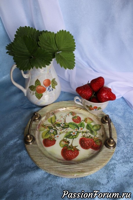Мои подносы "Маки" и "Клубника" Мои подносы "Маки" и "Клубника"