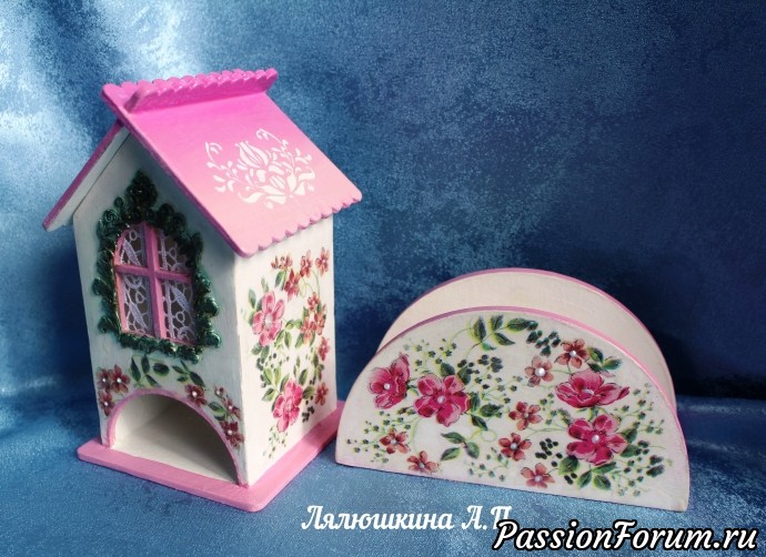 Комплект чайный домик "Розовый зефир" + салфетница.
Давайте снова посидим
За ароматным чаем
И обо всём поговорим,
Часов не замечая... Комплект чайный домик "Розовый зефир" + салфетница.
Давайте снова посидим
За ароматным чаем
И обо всём поговорим,
Часов не замечая...